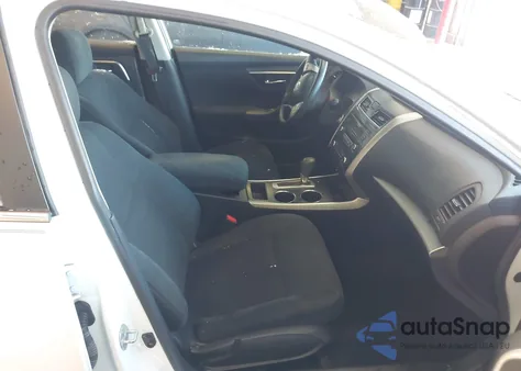 2015 Nissan Altima 2.5 S z USA, uszkodzony, nr VIN 1N4AL3AP7FC133361